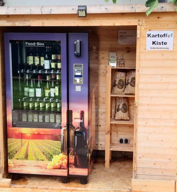 Weinautomat mit Kartoffelkiste Weinomat